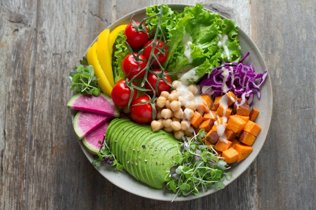 Alimentação saudável com frutas e vegetais